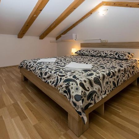 Holiday Home Olga With Pool &Pet Friendly Pula Exterior photo