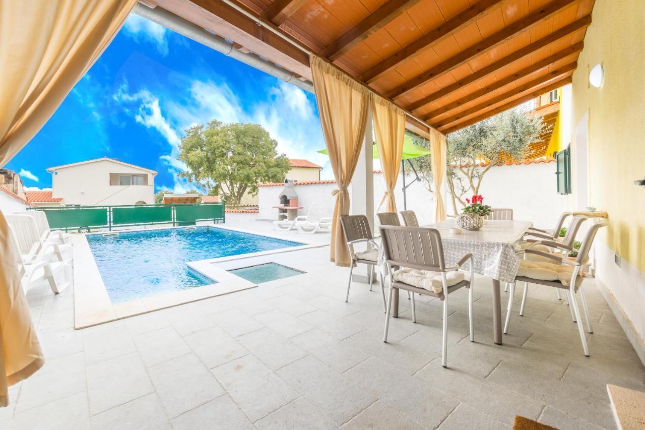 Holiday Home Olga With Pool &Pet Friendly Pula Exterior photo