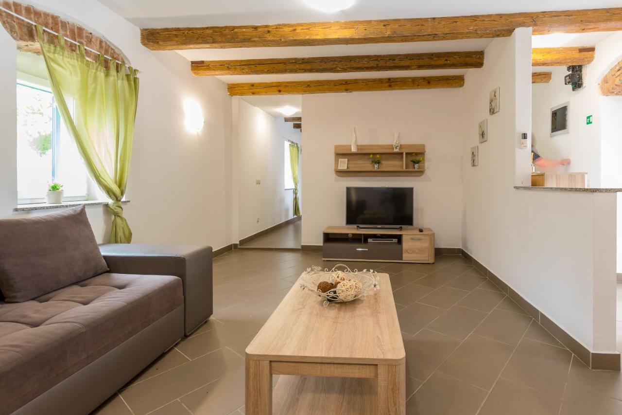 Holiday Home Olga With Pool &Pet Friendly Pula Exterior photo