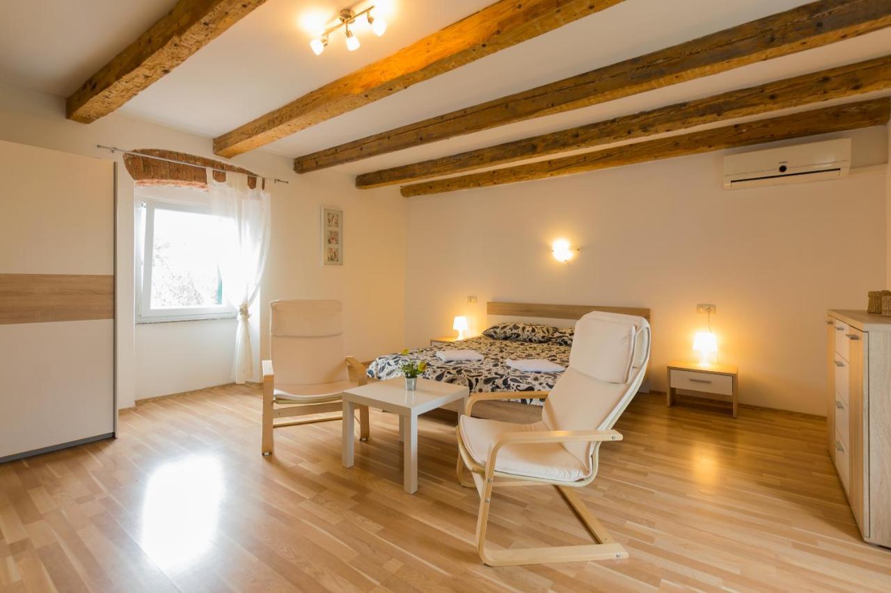 Holiday Home Olga With Pool &Pet Friendly Pula Exterior photo