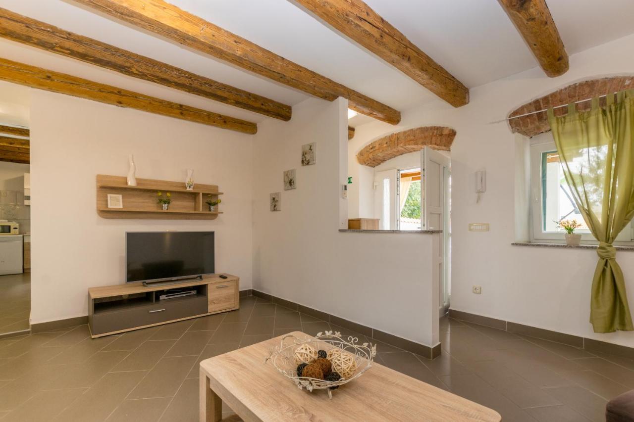 Holiday Home Olga With Pool &Pet Friendly Pula Exterior photo