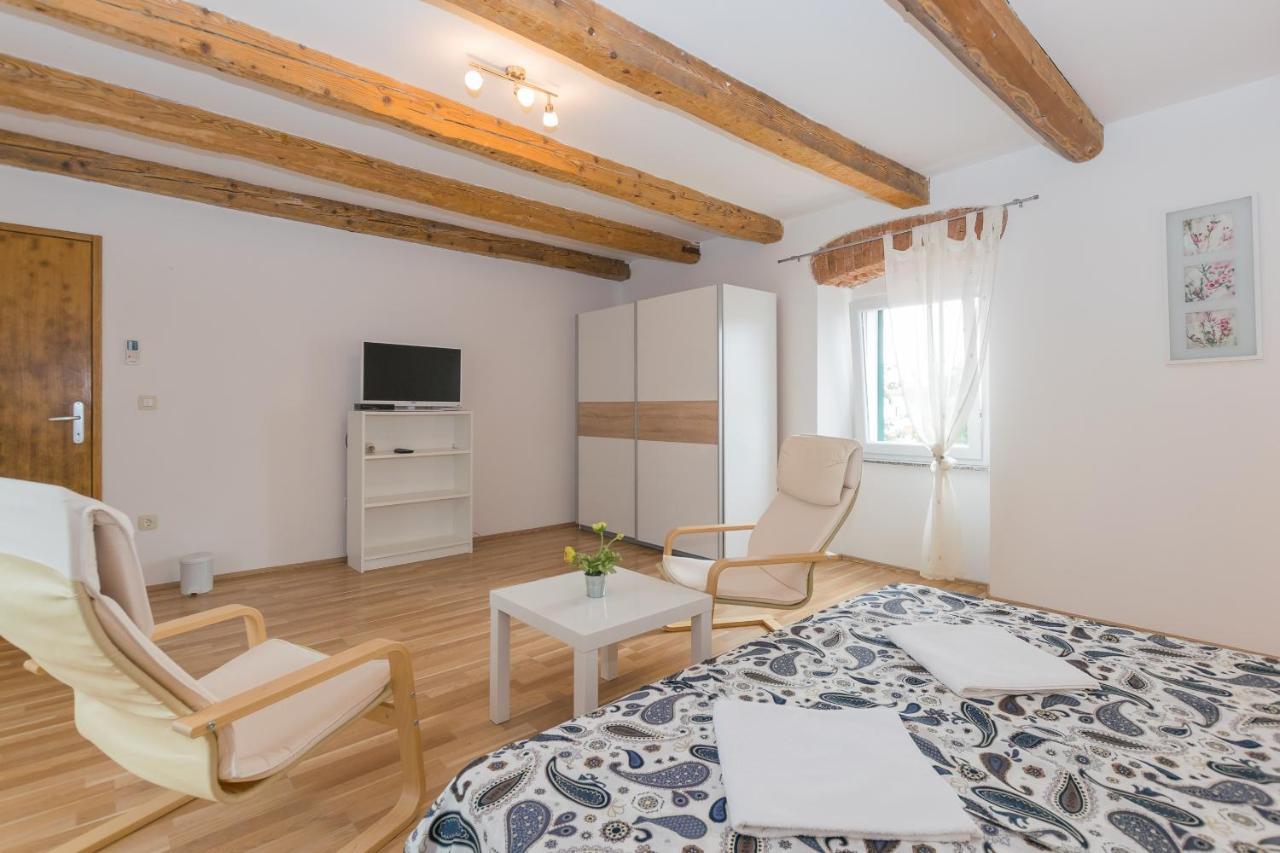 Holiday Home Olga With Pool &Pet Friendly Pula Exterior photo